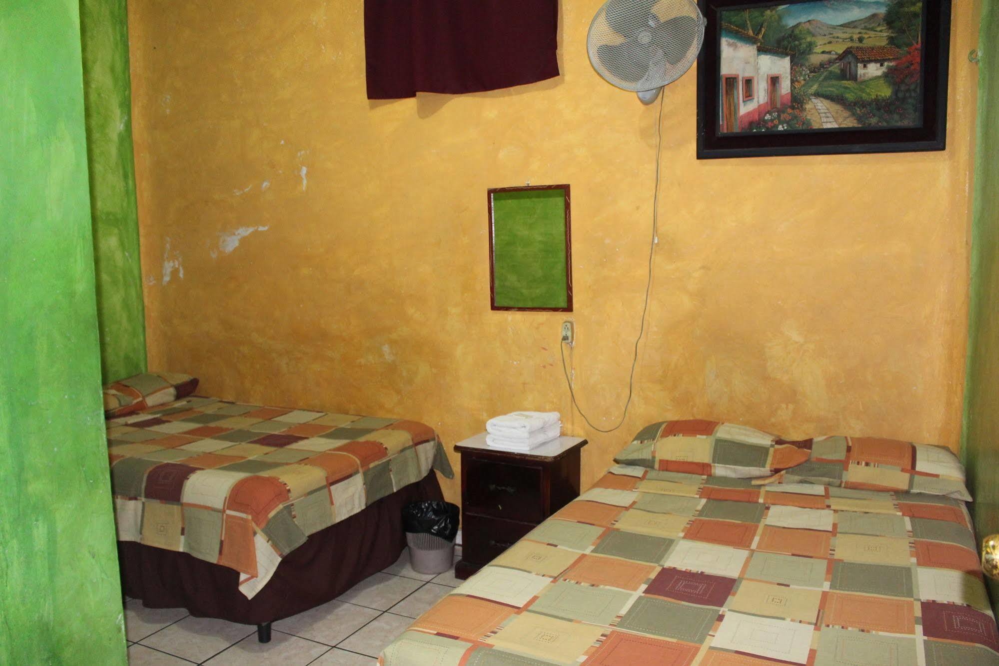 Hotel Pasadena II San Salvador Esterno foto