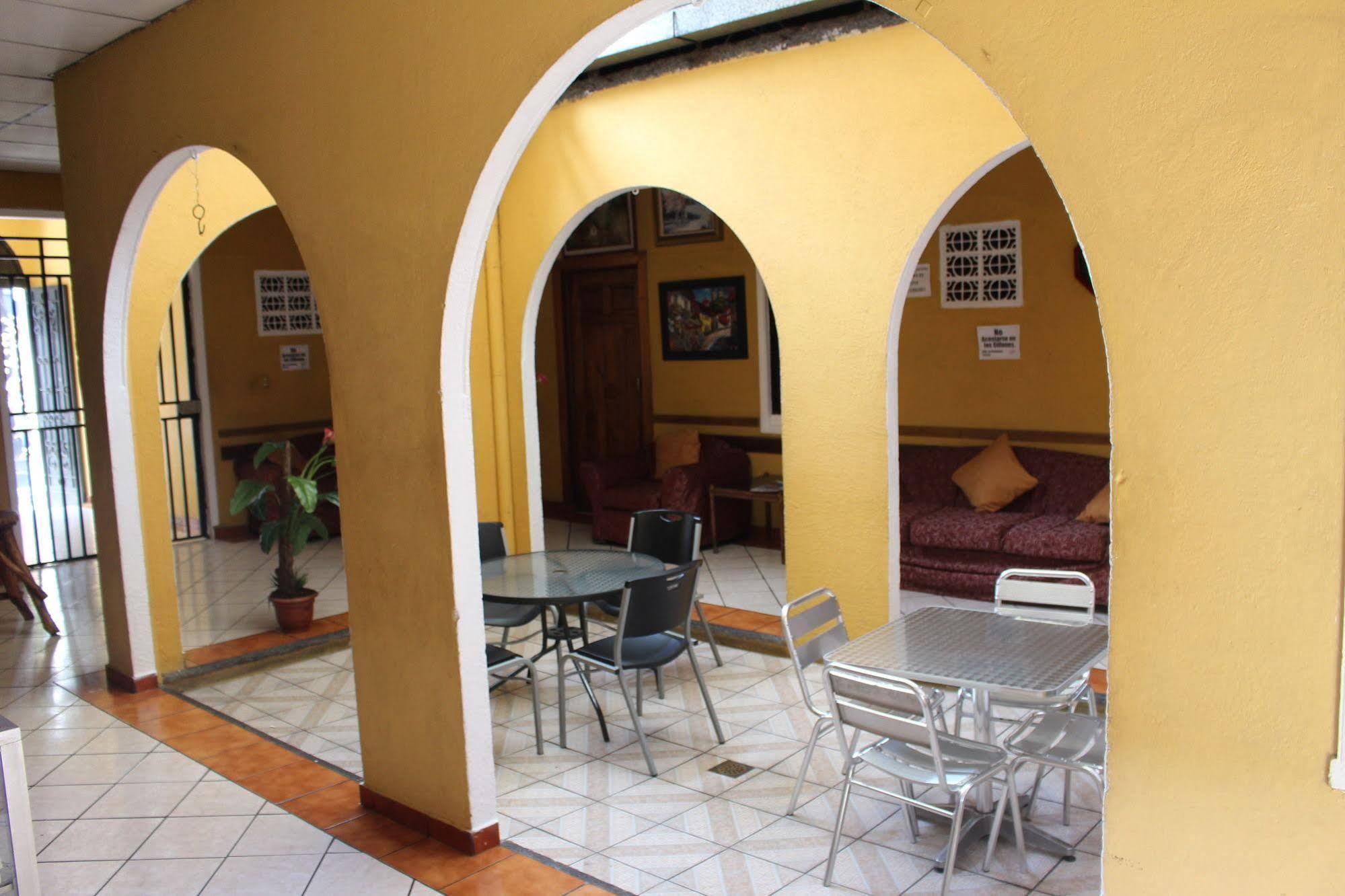 Hotel Pasadena II San Salvador Esterno foto